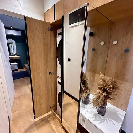 Daire Blue Iris, 2br, Stunning Views, Jacuzzi And Workspace