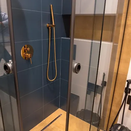 Blue Iris, 2br, Stunning Views, Jacuzzi And Workspace