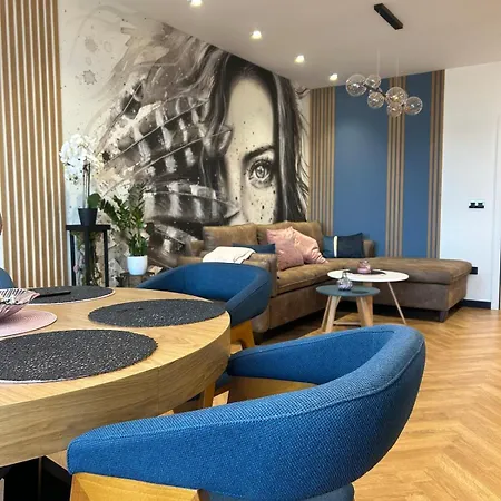 Blue Iris, 2br, Stunning Views, Jacuzzi And Workspace *