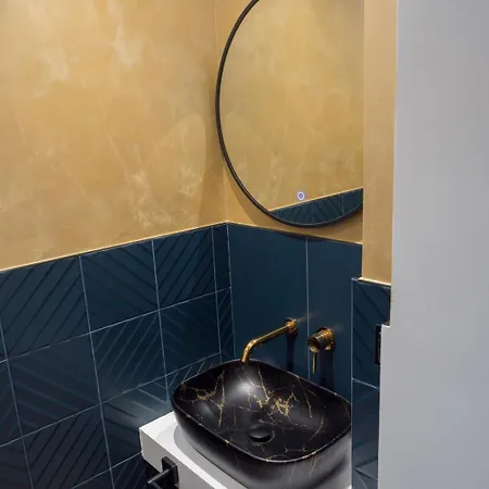 Blue Iris, 2br, Stunning Views, Jacuzzi And Workspace * София