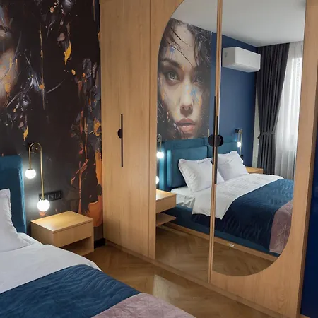 Blue Iris, 2br, Stunning Views, Jacuzzi And Workspace