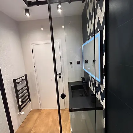 아파트 Blue Iris, 2br, Stunning Views, Jacuzzi And Workspace 소피아
