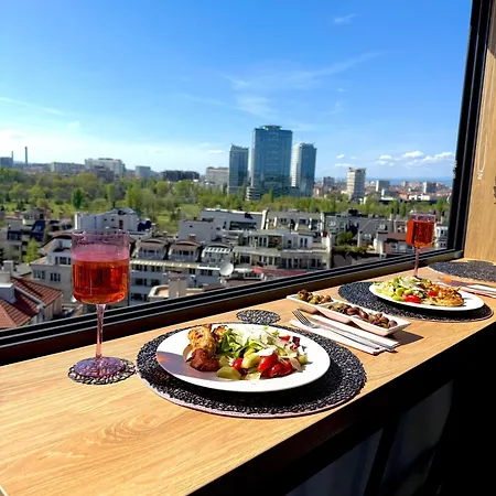 Blue Iris, 2br, Stunning Views, Jacuzzi And Workspace 소피아